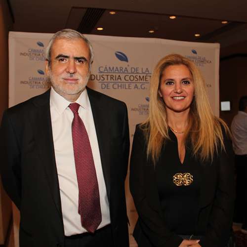 Manuel Navarrete (SII) y Mar°a Iv¢n Abuawad, vicepresidenta Directorio C†mara CosmÇtica